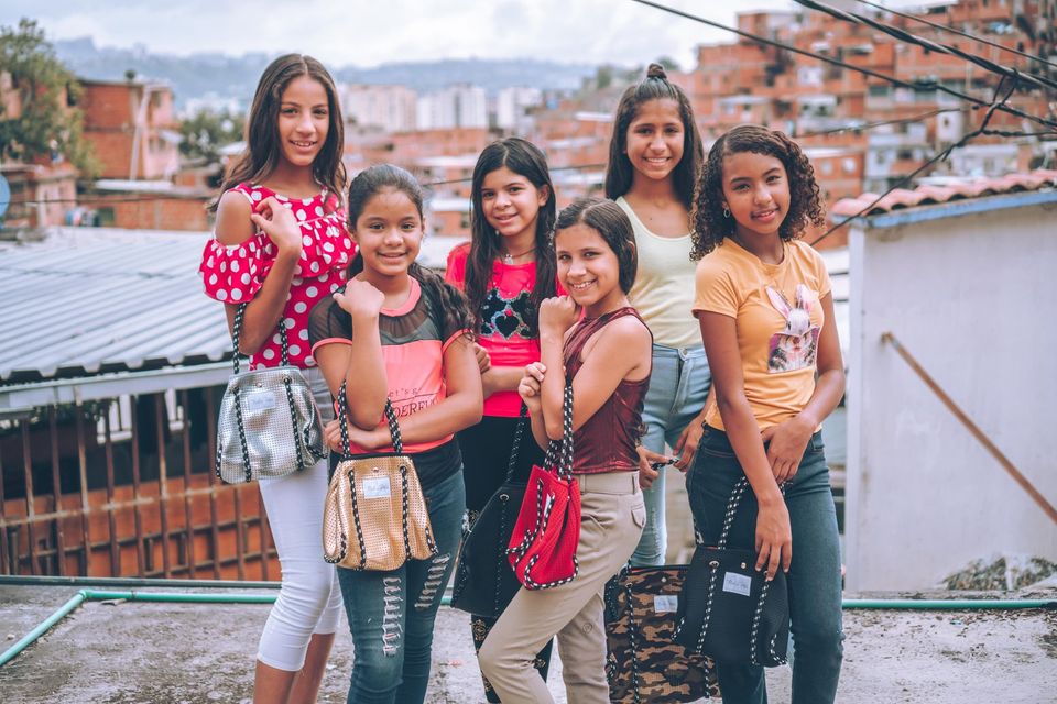 ARTISTAS EN VENEZUELA Y MIAMI APOYAN LA NUEVA COLECCIÓN DE «MADE IN PETARE»