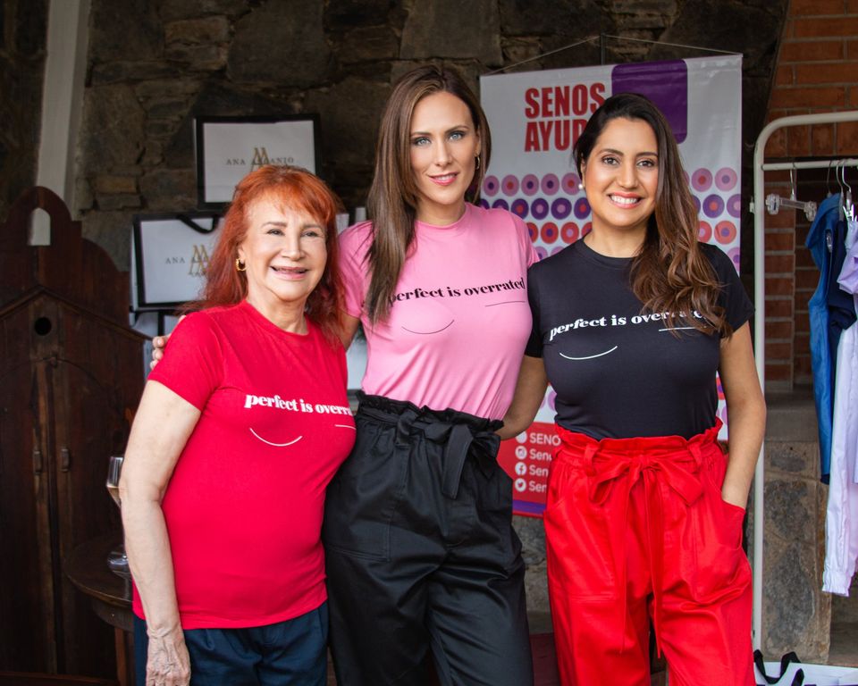 La firma Ana Ascanio Couture se tiñe de rosa con su colección SIMPLICIDAD a beneficio de SenosAyuda
