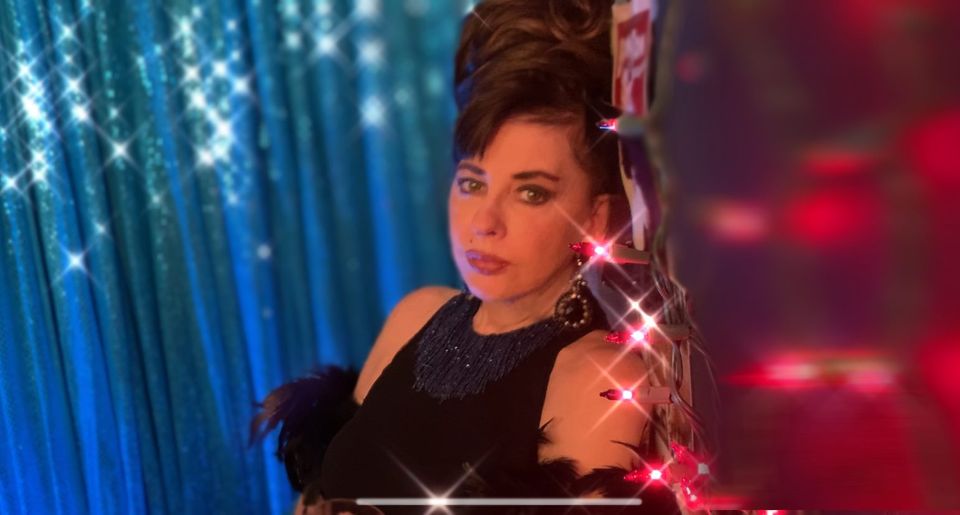 Con el ciberteatro Mimí Lazo se convierte en la reina del zoom
