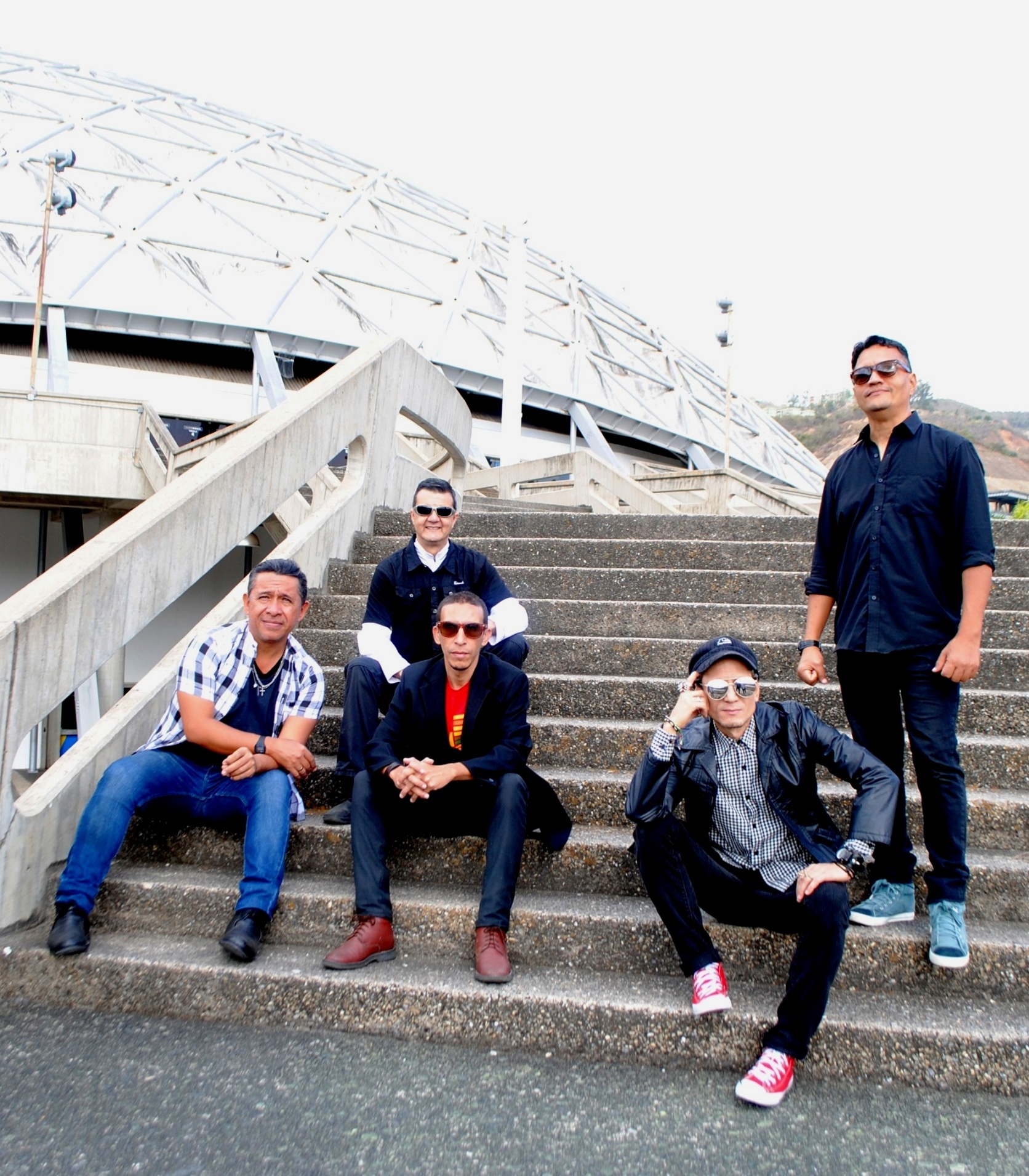 Sábado 21 de Noviembre, 4:00pm (Hora Vzla.)  Luna Blues Band descarga su Rock & Roll vía Instagram TV