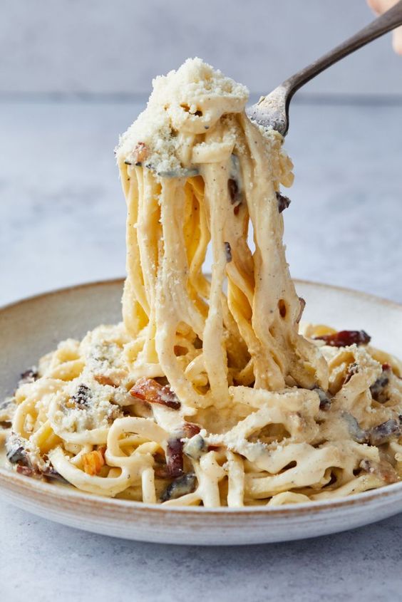En Renata celebramos el amor por la pasta con esta deliciosa receta :Espagueti en salsa carbonara