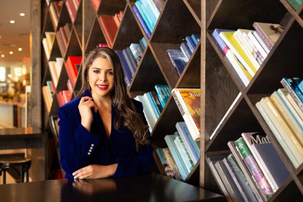 La diseñadora venezolana Karla Venturelli consolida su arte en Miami