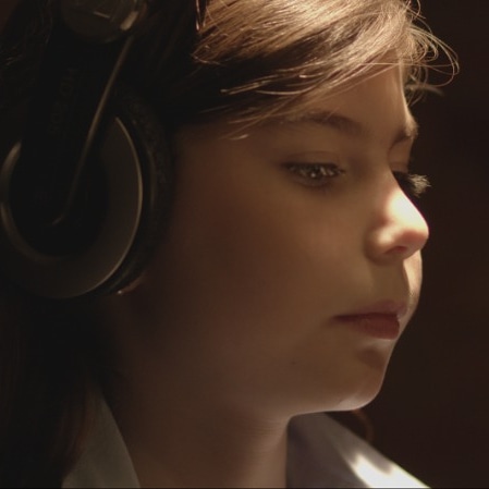 La venezolana Amanda Ubieta llama a la reflexión con cover de Los Beatles