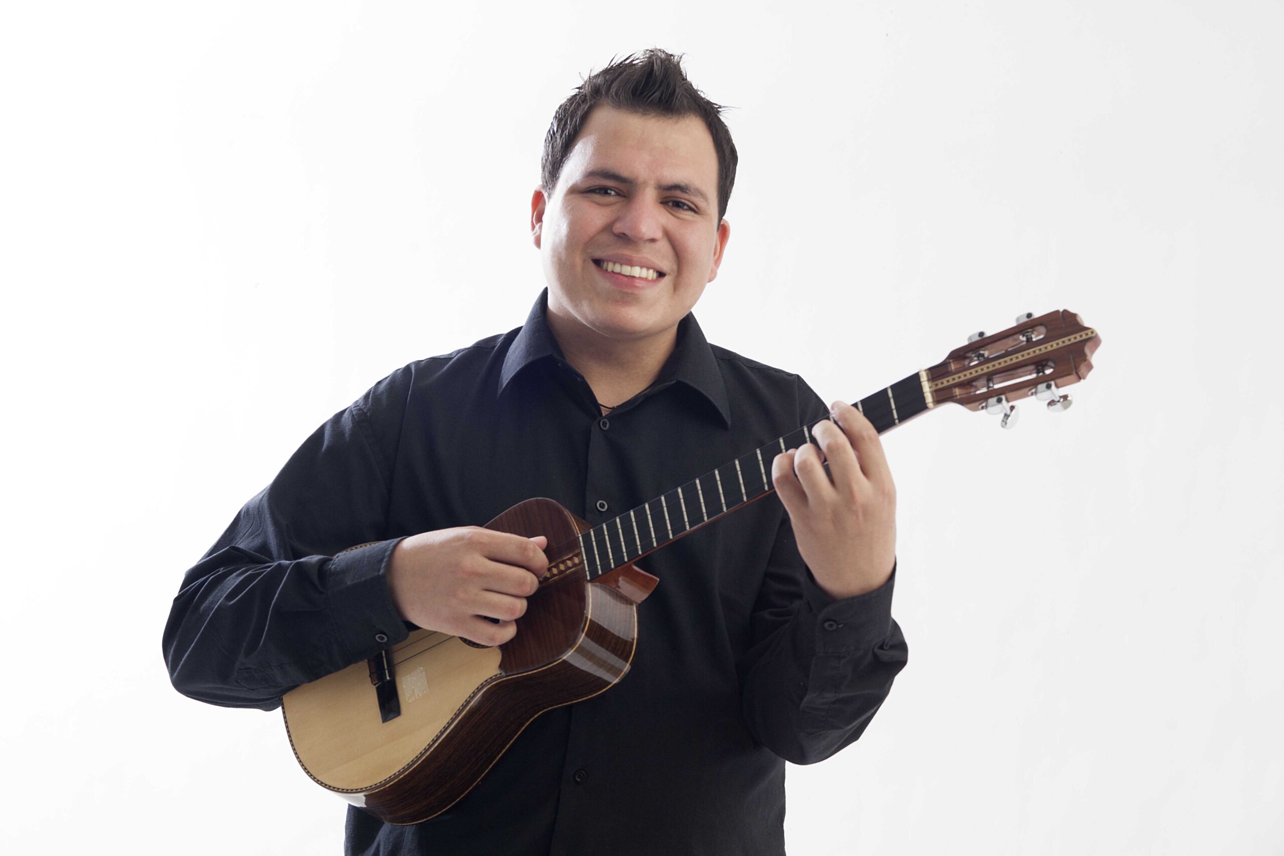 “La Siembra del Cuatro” es el nombre del disco de Daniel Requena