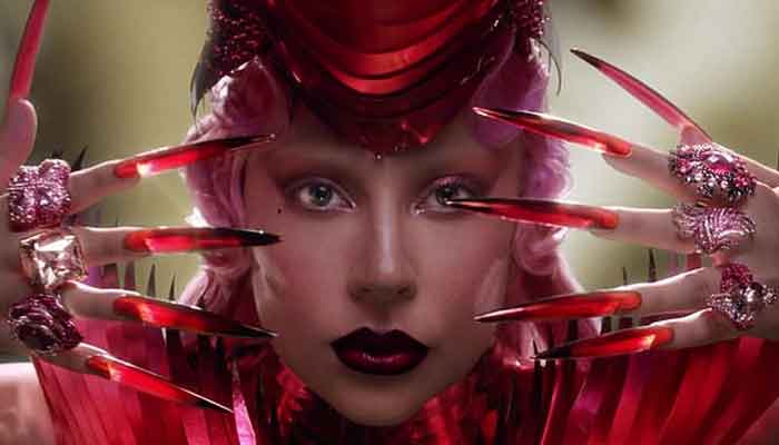 Lady Gaga entretiene a los fans con el primer look de la película de alta costura Queendom