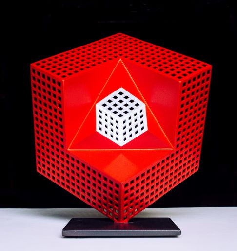 EL ARTISTA MARGARITEÑO DAGOBERTO BECERRIT ENAMORA Y SORPRENDE CON EL VOLUMEN DE LAS FORMAS EN GALERÍA NIELA