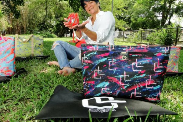 Diseñadora Liliana Carmona se une a dos artistas para impulsar el emprendimiento