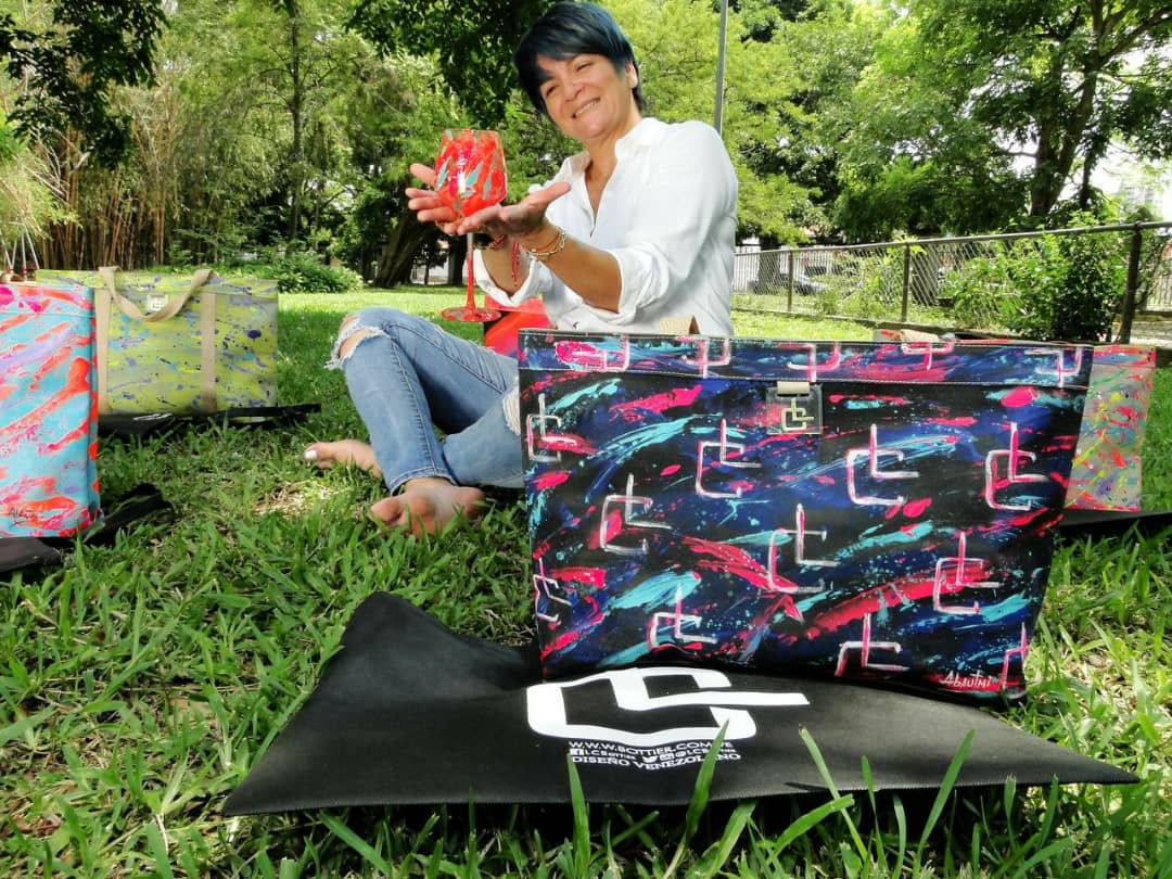 Diseñadora Liliana Carmona se une a dos artistas para impulsar el emprendimiento