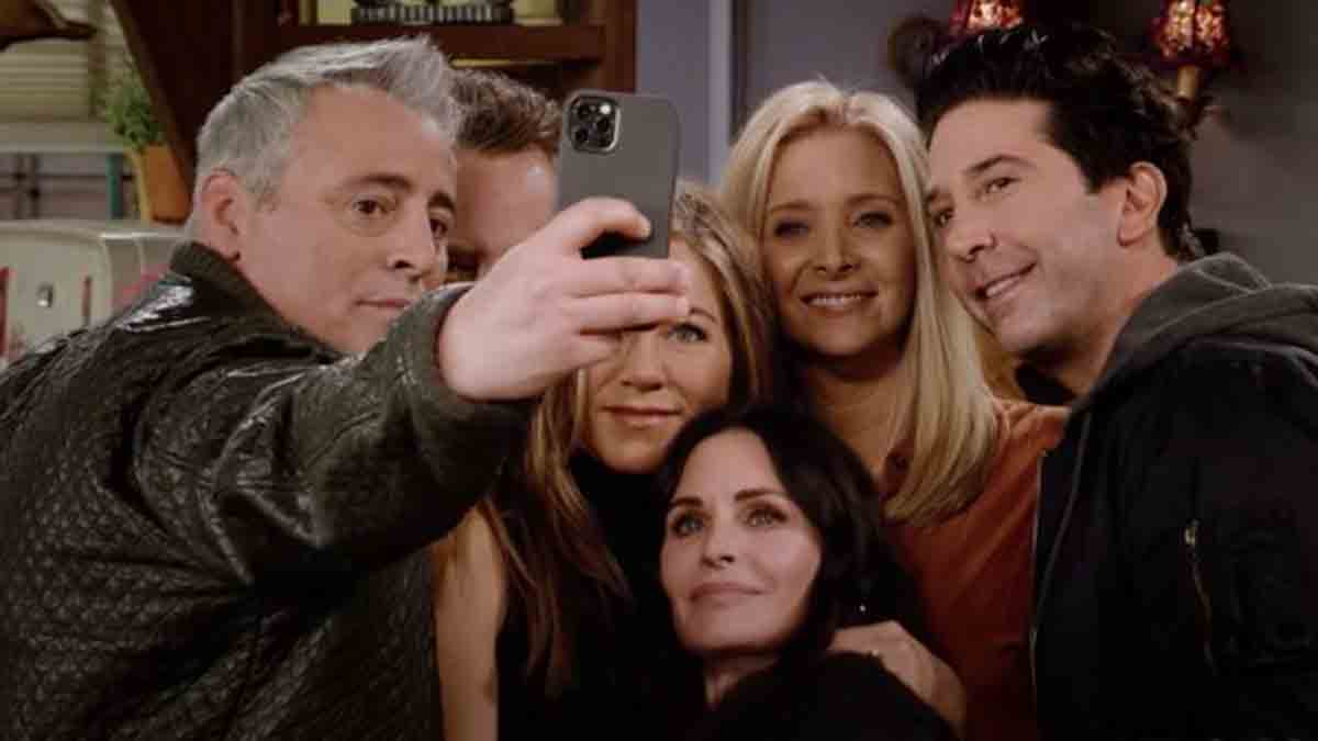 EMOTIVA REUNIÓN DE FRIENDS