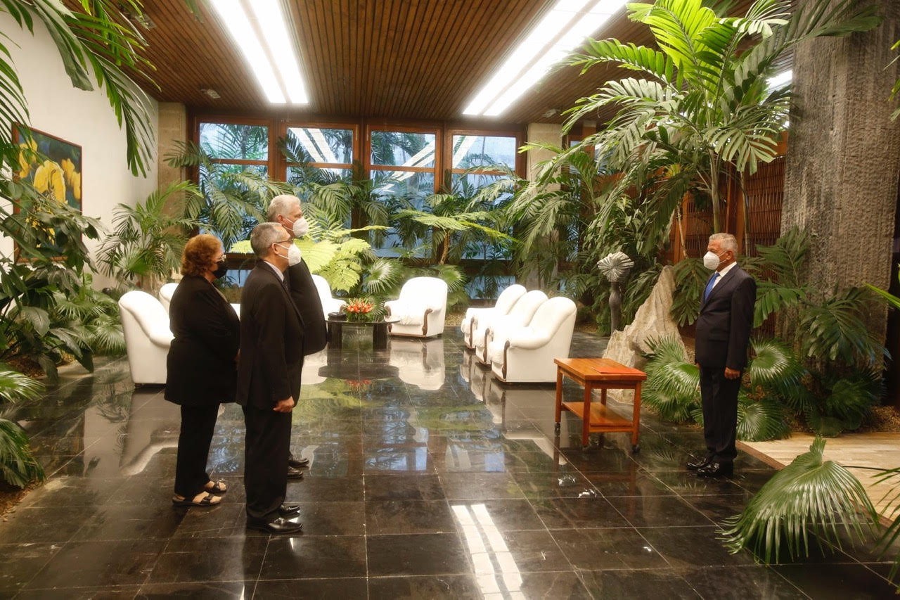 El embajador e investigador Dr. Kasim Asker Hasan el 23 de junio de 2021 credenciales como embajador no residente ante Su Excelencia Miguel Díaz Canel , Presidente de la República de Cuba
