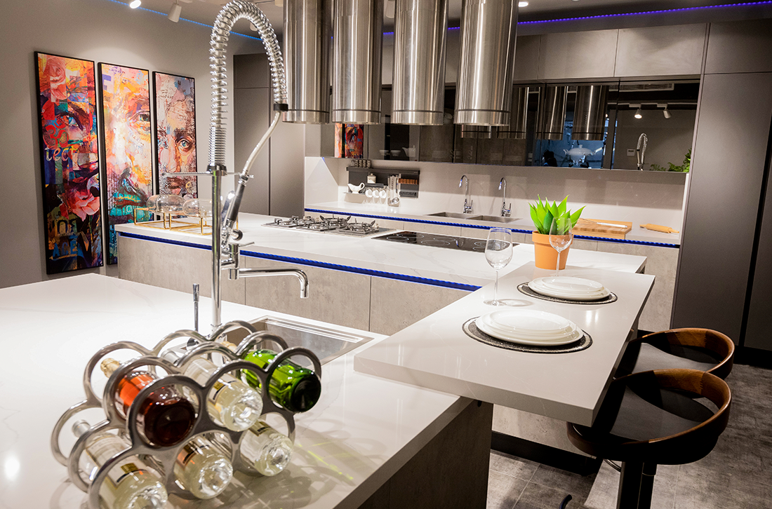 LLEGA ICON signed by FERRARA