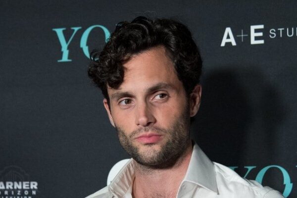 Penn Badgley se sincera sobre sentirse ‘abrumado’ después de la fama de ‘Gossip Girl’