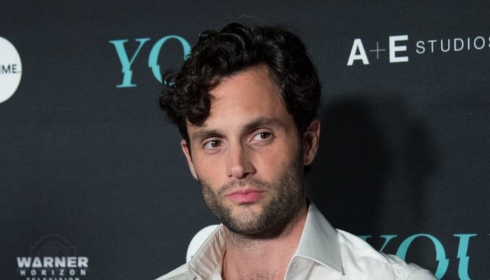 Penn Badgley se sincera sobre sentirse ‘abrumado’ después de la fama de ‘Gossip Girl’