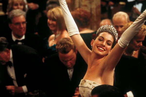 Anne Hathaway hace un viaje por el camino de los recuerdos cuando «Princess Diaries» cumple 20 años