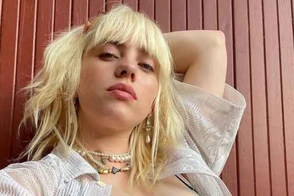 Billie Eilish se dirige a las listas de álbumes top con ‘Happier Than Ever’