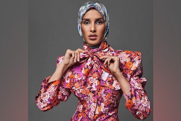 El ascenso de Rawdah Mohamed como la primera editora de Vogue con hiyab descubierto