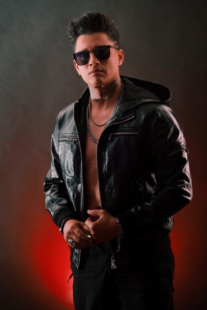 Juan Miguel presenta su primer lanzamiento global “Marcianos”