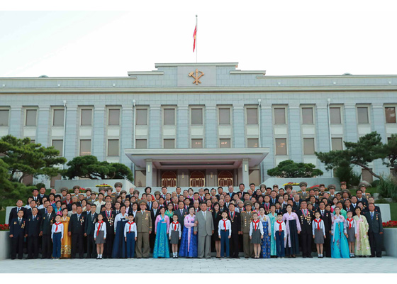 Estimado compañero Kim Jong Un felicita a los participantes en festejos del aniversario 73 de la fundación de la RPDC