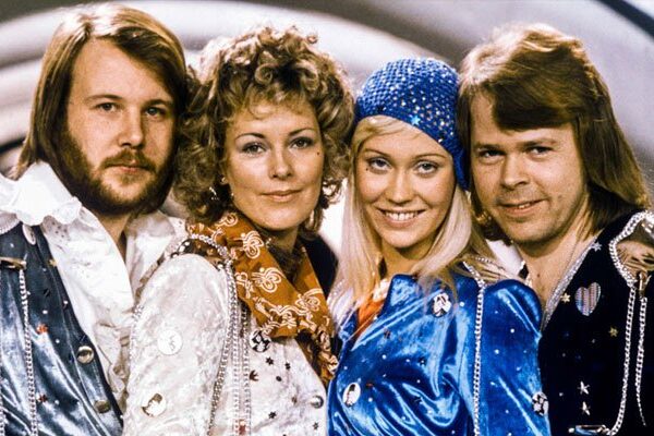 ABBA se ha asegurado su lugar en las listas Top 10 del Reino Unido,después de 40 años
