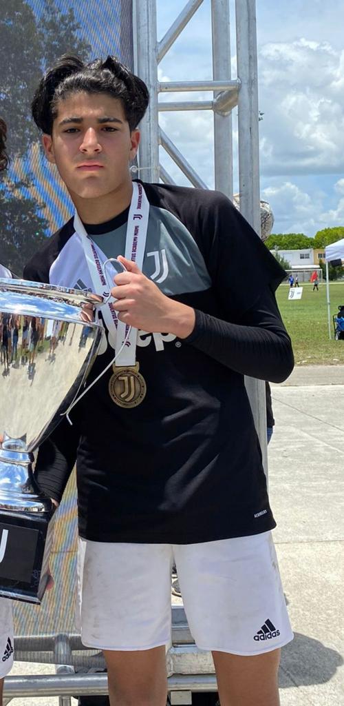 Venezolano Salvatore Sapienza crece en el fútbol norteamericano