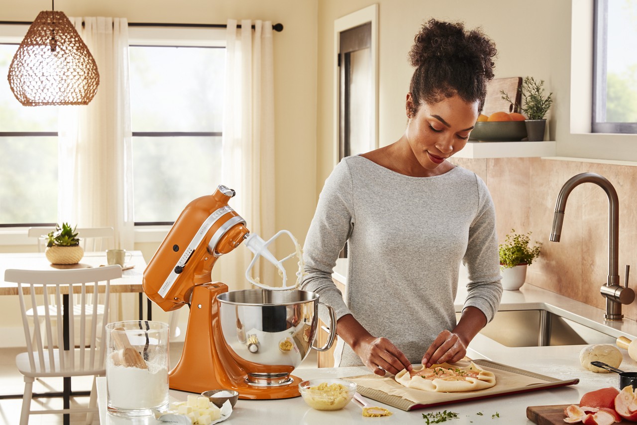 KitchenAid endulza a este 2021 con su batidora de pedestal en el color del año: Honey