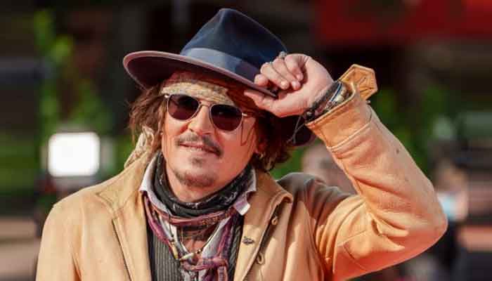 Johnny Depp adorna la alfombra roja en el Festival de Cine de Roma con el estilo del Capitán Jack Sparrow