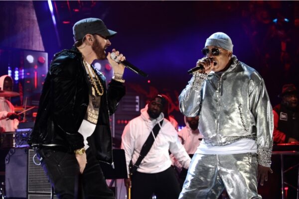 Eminem actúa en la ceremonia del Salón de la Fama del Rock & Roll