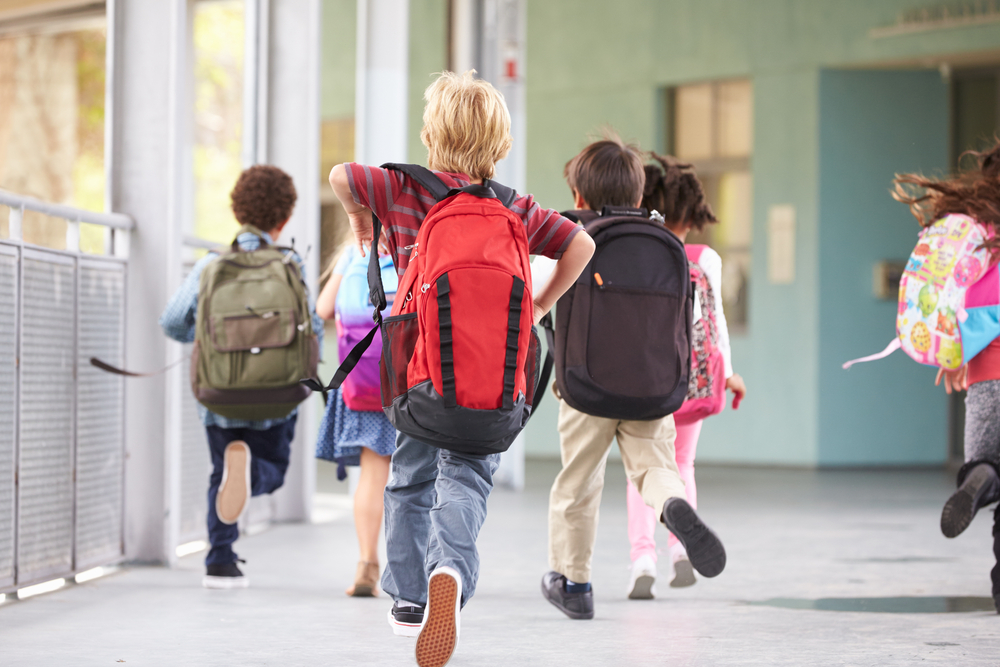 ¿Estamos cuidando adecuadamente la columna de nuestros hijos en casa y en la escuela?