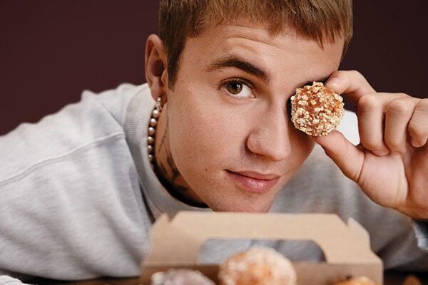 Justin Bieber anuncia colaboración de edición limitada con la marca de café canadiense Tim Hortons