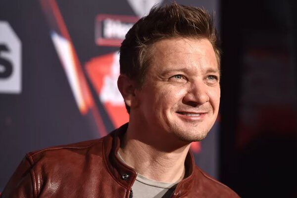 Jeremy Renner pidió a Marvel revisar los horarios después de que el calendario de filmación chocara con los deberes de los padres