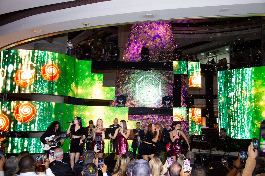 Líder encendió la Navidad a lo grande