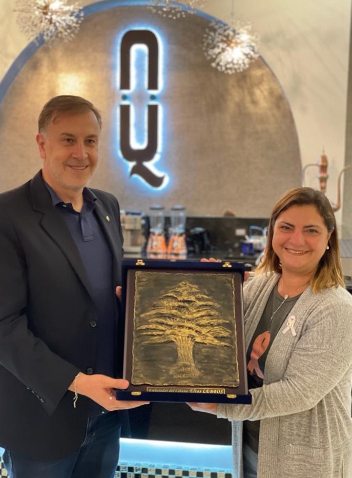 Qana recibe el reconocimiento de la Embajada del Líbano y su Excelentísimo embajador del Líbano. Sr. Elías Lebbos