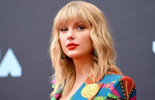 Taylor Swift gana el premio de artista pop femenino  en AMAs 2021
