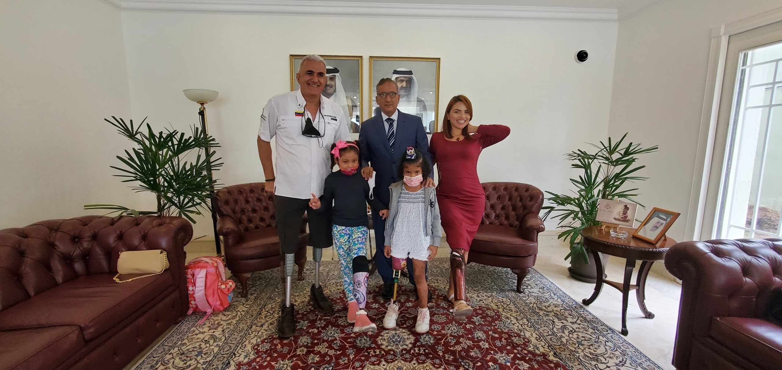EL EMBAJADOR DEL ESTADO DE QATAR REALIZÓ DONACIÓN DE PRÓTESIS A DOS NIÑAS Y UNA JOVEN
