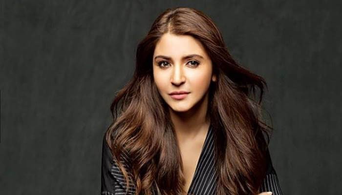 Anushka Sharma captura una hermosa puesta de sol desde las costas de Mumbai