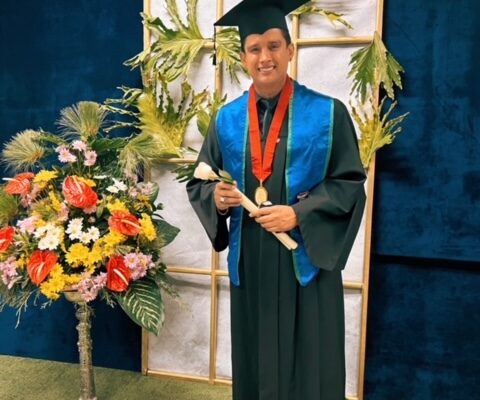 Juan Miguel se gradúa de Abogado