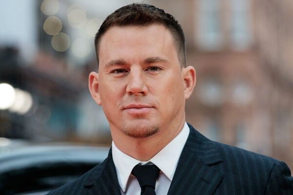 Channing Tatum comparte su amor por los perros en celebración del debut como director de »Dog»’