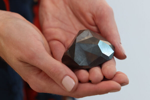 El diamante tallado más grande expuesto en Dubái