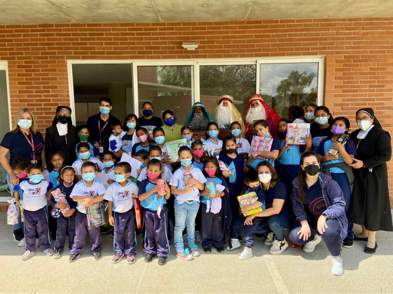 GAMA LLENA DE ALEGRÍA A LOS NIÑOS DE ASOPROGAR EN SU ENTREGA ANUAL DE JUGUETES POR EL DÍA DE REYES