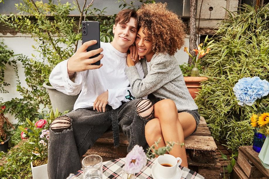 Conoce el S21 FE 5G: el smartphone insignia diseñado para fanáticos de todo tipo
