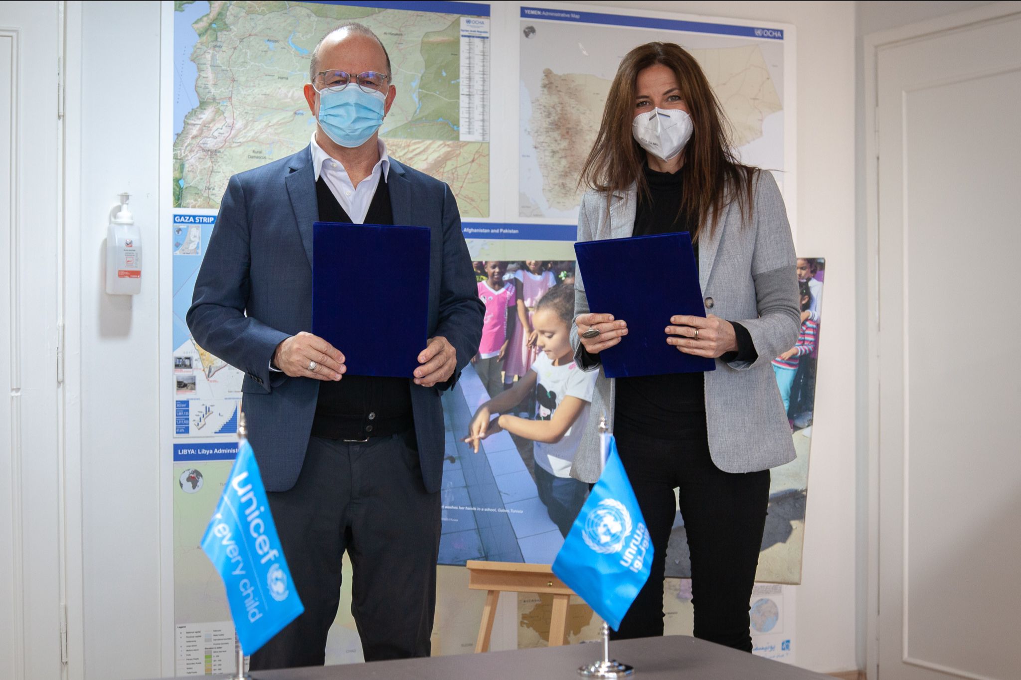 UNRWA y UNICEF renuevan acuerdo para seguir apoyando a los niños refugiados palestinos en la región