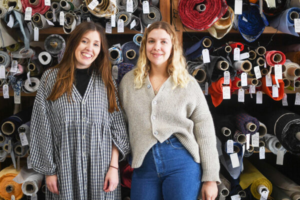 Consecuencias de la moda:  los jóvenes en el Reino Unido se animan a coser
