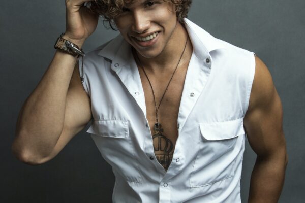 Fotógrafo Marcel Castellano recorre el mundo convirtiendo imágenes en obras de arte