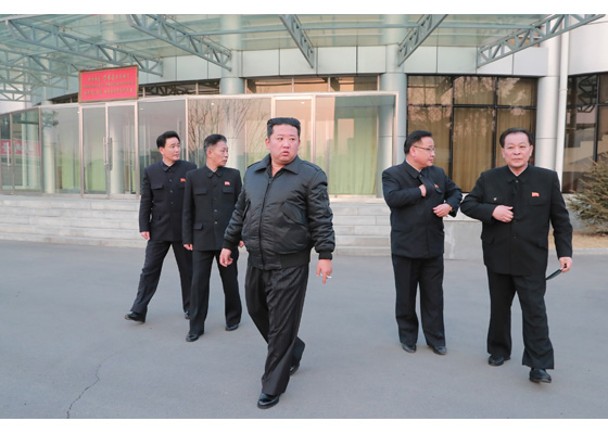 Estimado compañero Kim Jong Un dirige en el terreno la Administración Nacional de Desarrollo Aeroespacial