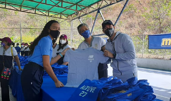 José Altuve brinda apoyo a la educación venezolana con donación al colegio Cristo Rey de Maracay
