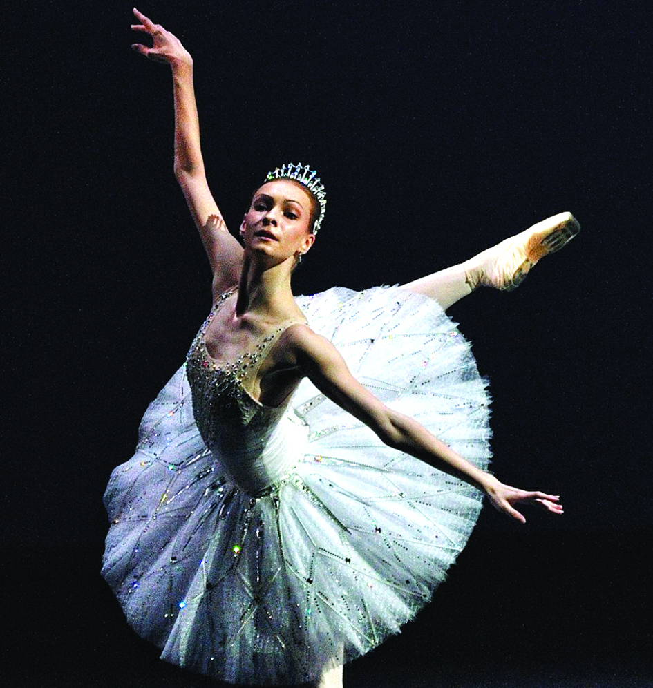 Bailarina estrella rusa deja el Bolshoi por la guerra