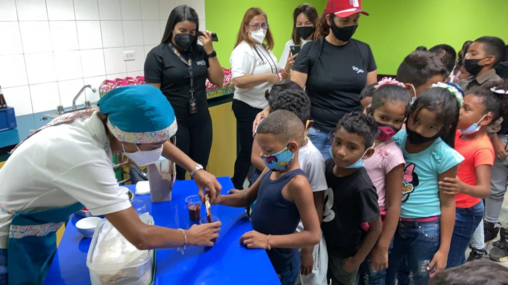 Se realizó con gran éxito la campaña de responsabilidad social Choco Sonrisas Gigantes para los niños de la comunidad de Petare.
