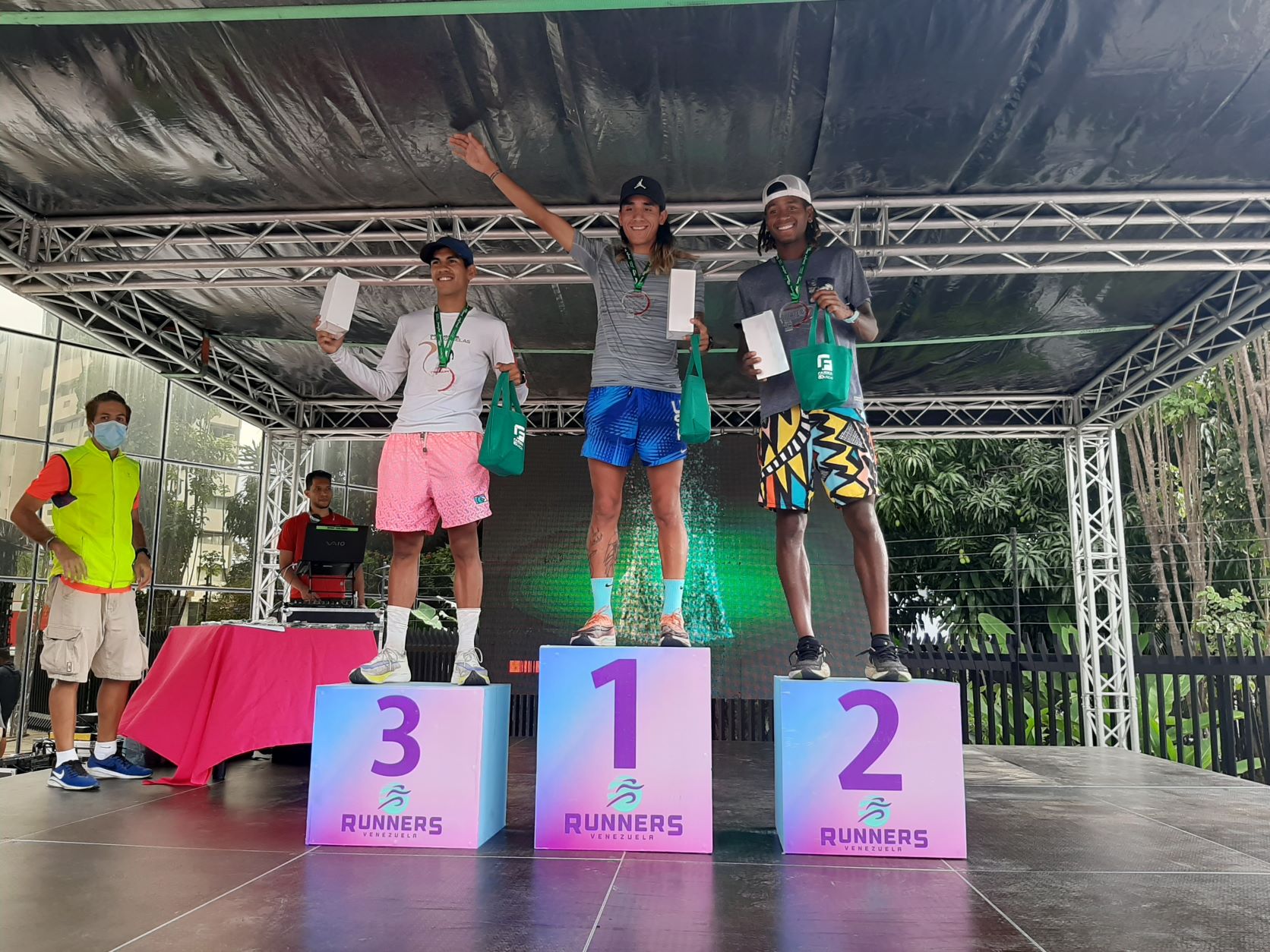González y Agudelo ganadores  de la primera carrera Farma 10K