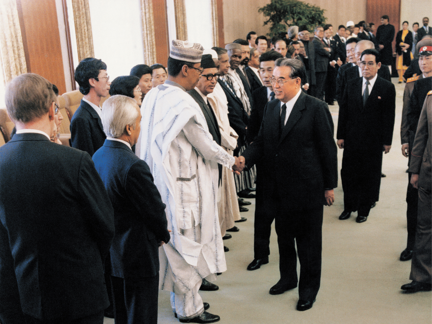 En homenaje al aniversario 110 del Presidente Kim Il Sung  Veterano del círculo político mundial