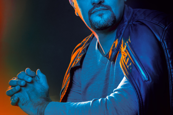 Alejandro Hidalgo recibe el premio de Mejor Director en Fantasporto con “El Exorcismo de Dios”